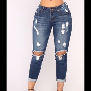 BNWT Fashion Nova Cropped Leg Ripped Jeans